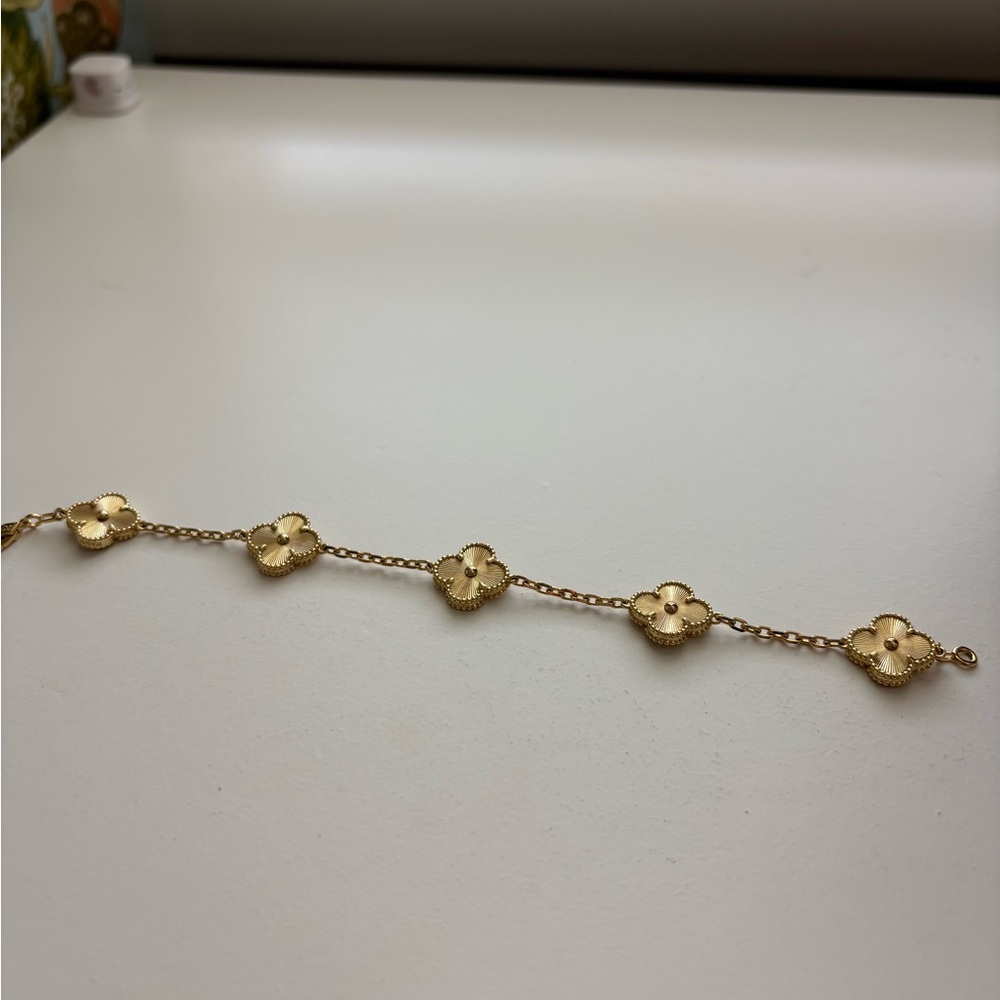 Gold Clover Bracelet | Dainty Minimal | Luxury Inspired | Everyday Jewelry - Picture 4 of 5